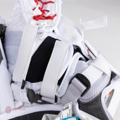 Bauer Vapor HyperLite Senior Goalie Catcher 28 Bauer Vapor HyperLite Senior Goalie Catcher -Hockey Equipment Store bauer catchers bauer vapor hyperlite senior goalie catcher 27972555145282