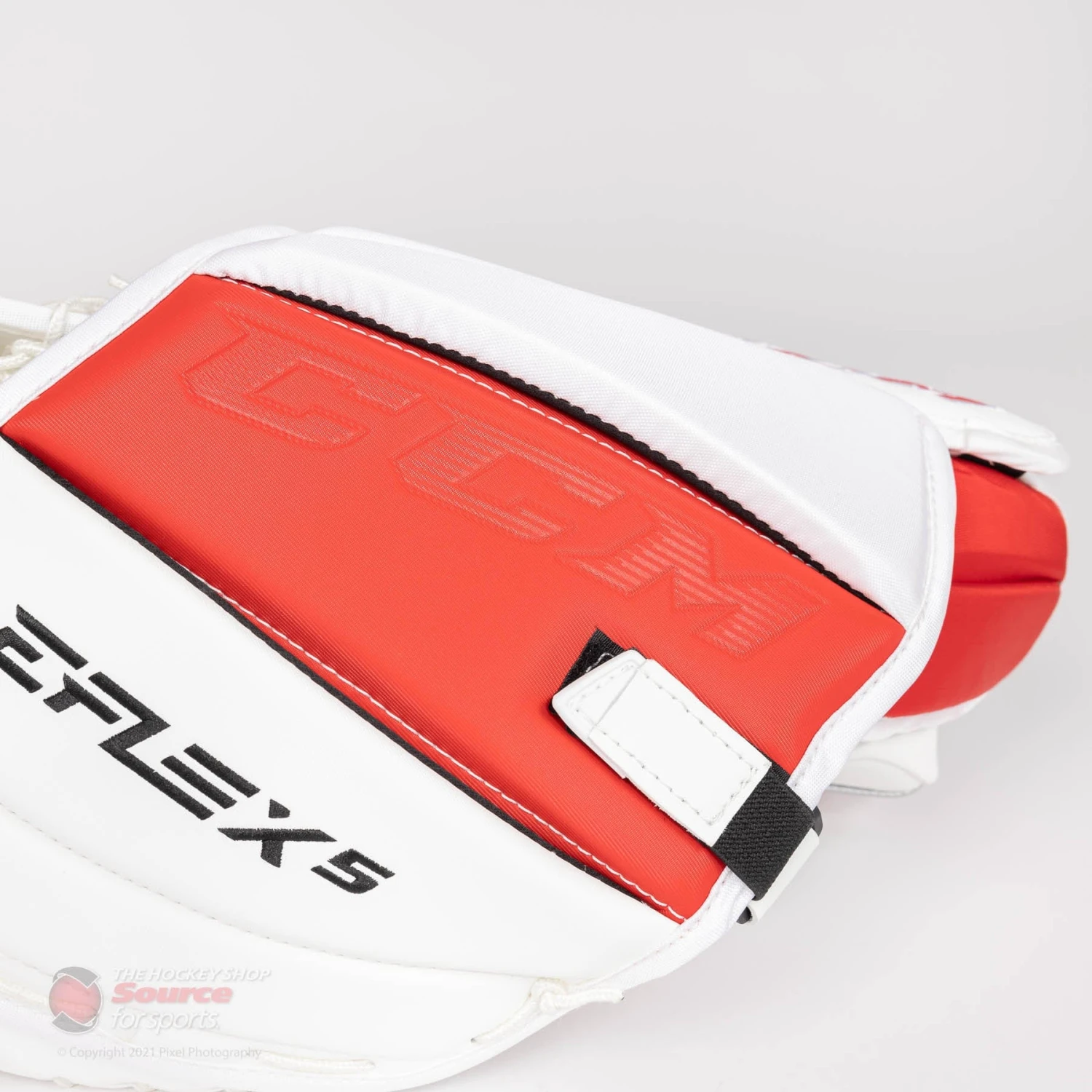 CCM Extreme Flex 5 Senior Goalie Catcher - 600 Break Angle 7 CCM Extreme Flex 5 Senior Goalie Catcher - 600 Break Angle - Image 7
