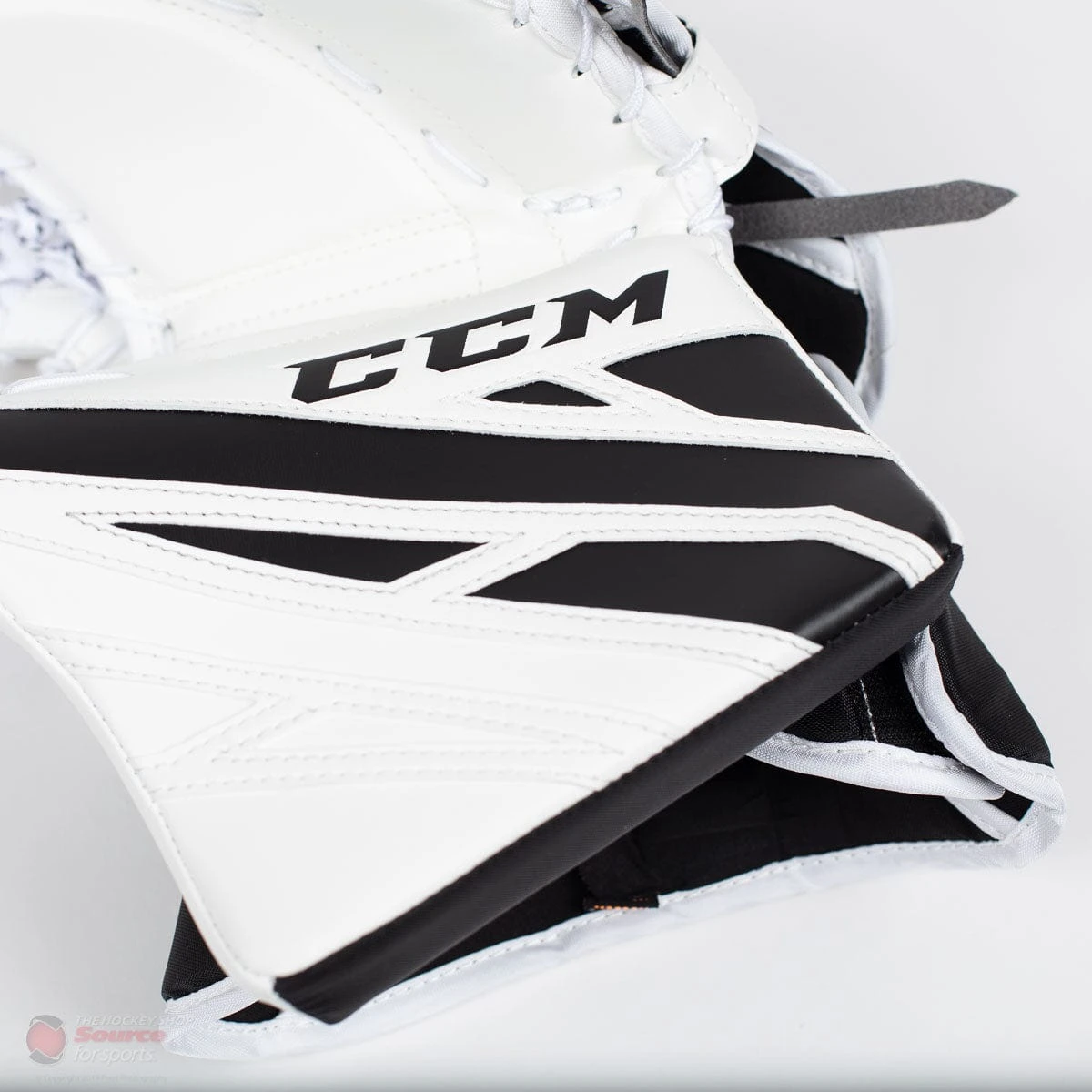 CCM Extreme Flex E4.5 Senior Goalie Catcher - Source Exclusive 7 CCM Extreme Flex E4.5 Senior Goalie Catcher - Source Exclusive - Image 7