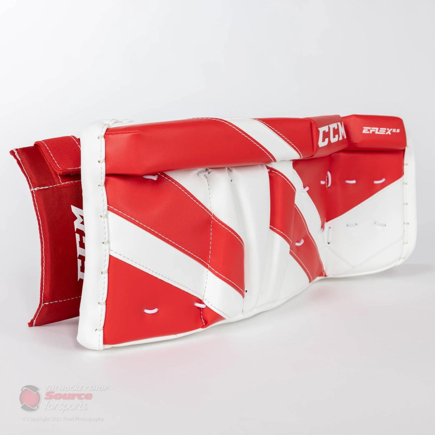 CCM Extreme Flex E5.5 Youth Goalie Leg Pads 2 CCM Extreme Flex E5.5 Youth Goalie Leg Pads - Image 2