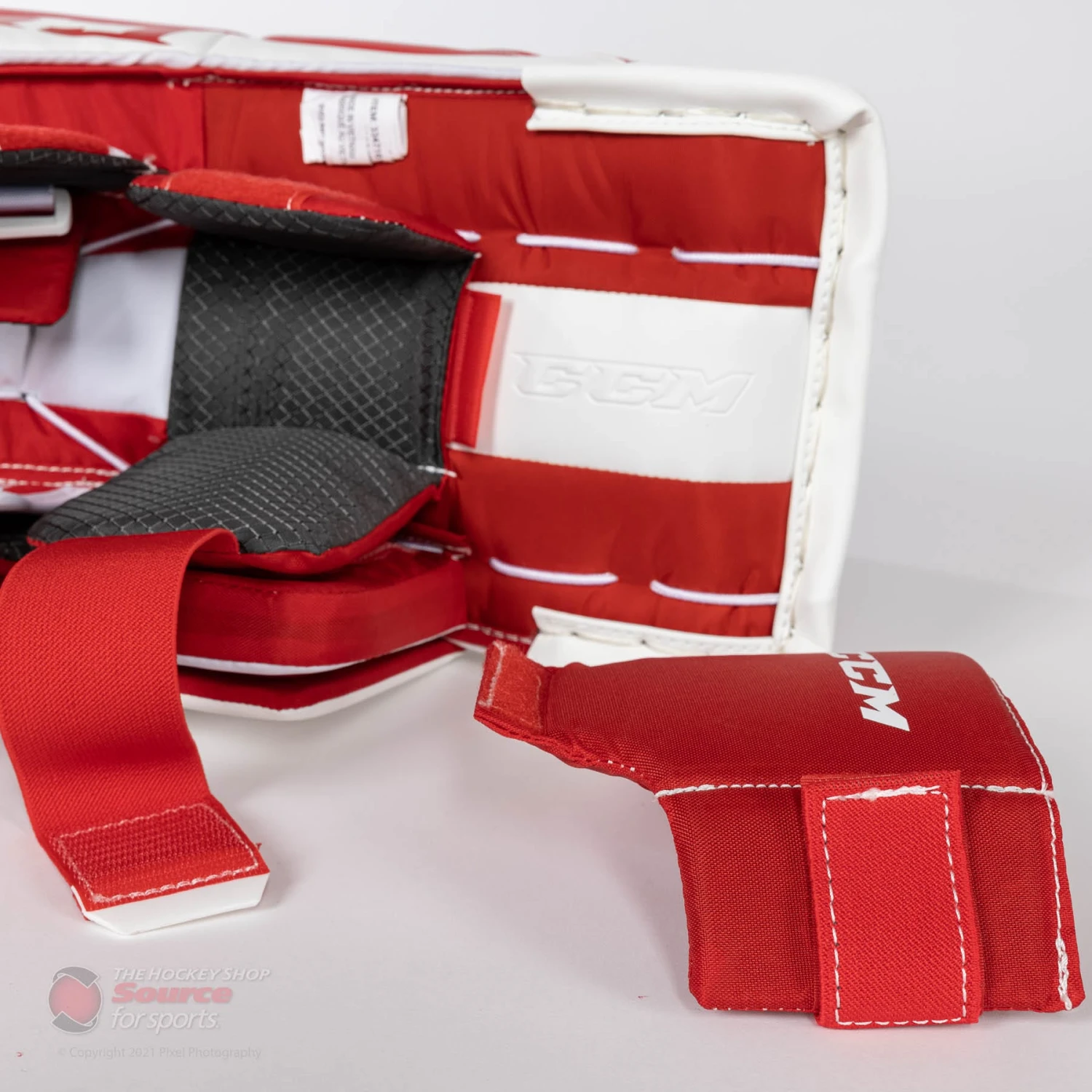 CCM Extreme Flex E5.5 Youth Goalie Leg Pads 14 CCM Extreme Flex E5.5 Youth Goalie Leg Pads - Image 14