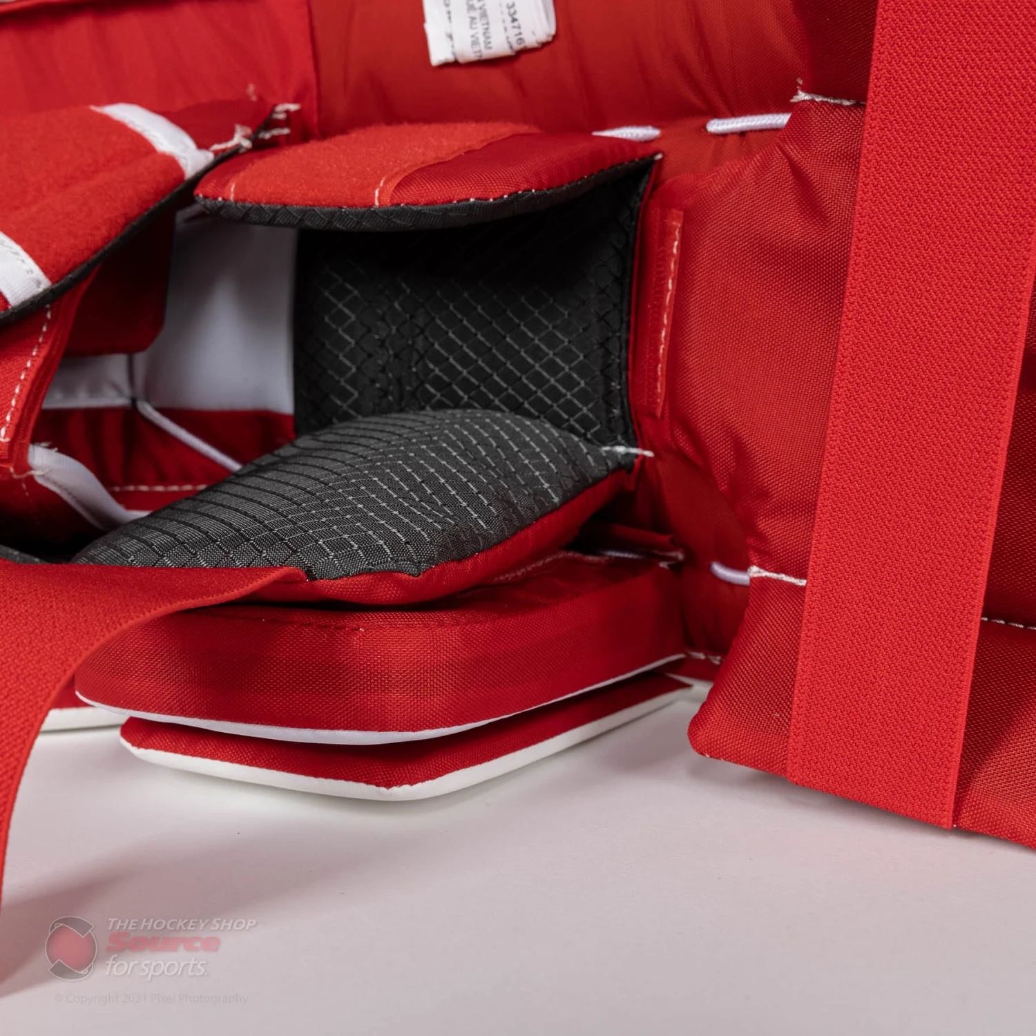 CCM Extreme Flex E5.5 Youth Goalie Leg Pads 9 CCM Extreme Flex E5.5 Youth Goalie Leg Pads - Image 9