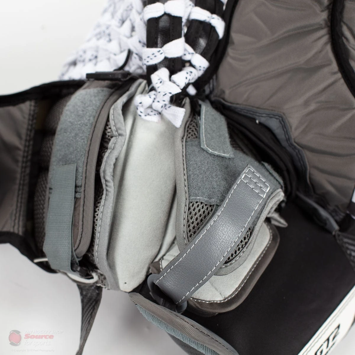 Warrior Ritual GT2 Senior Goalie Catcher - Source Exclusive 8 Warrior Ritual GT2 Senior Goalie Catcher - Source Exclusive - Image 8